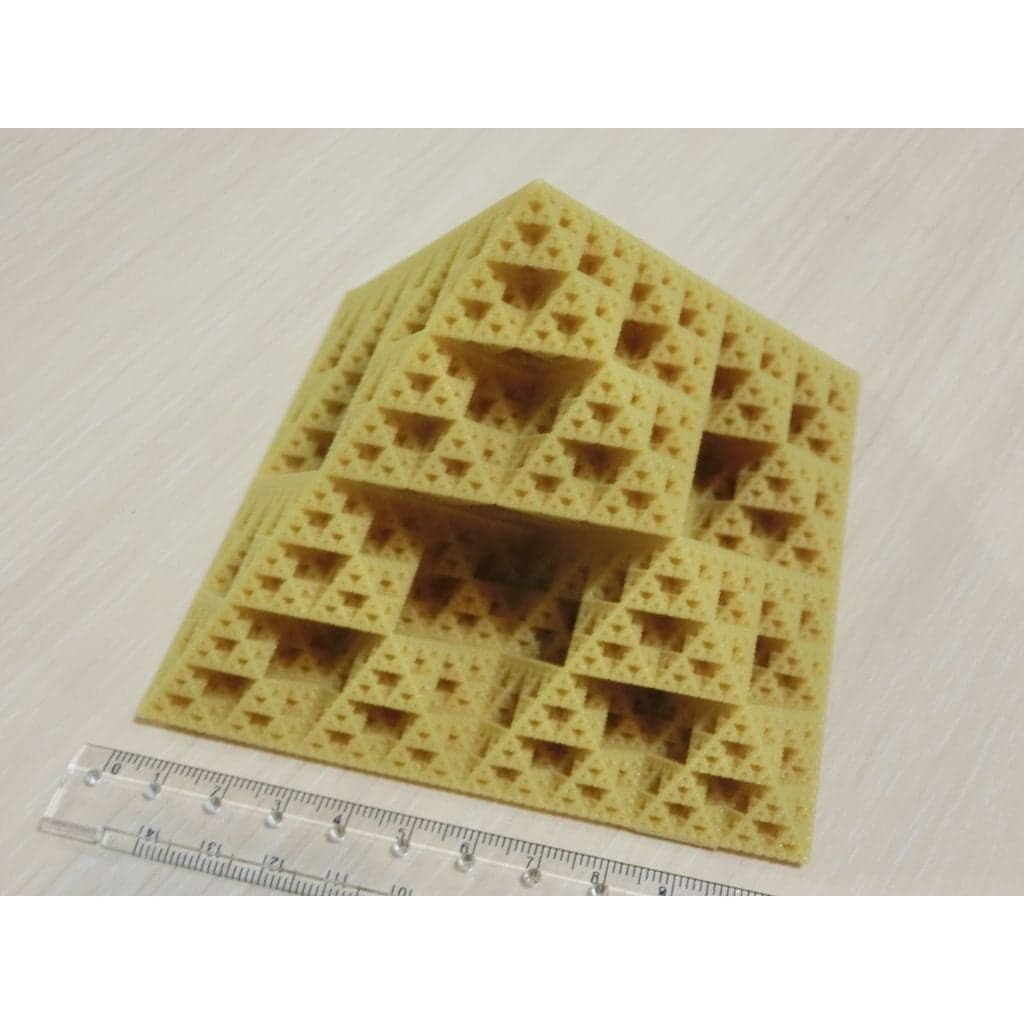 Figura Fractal Pyramid with Continuous Cross-section