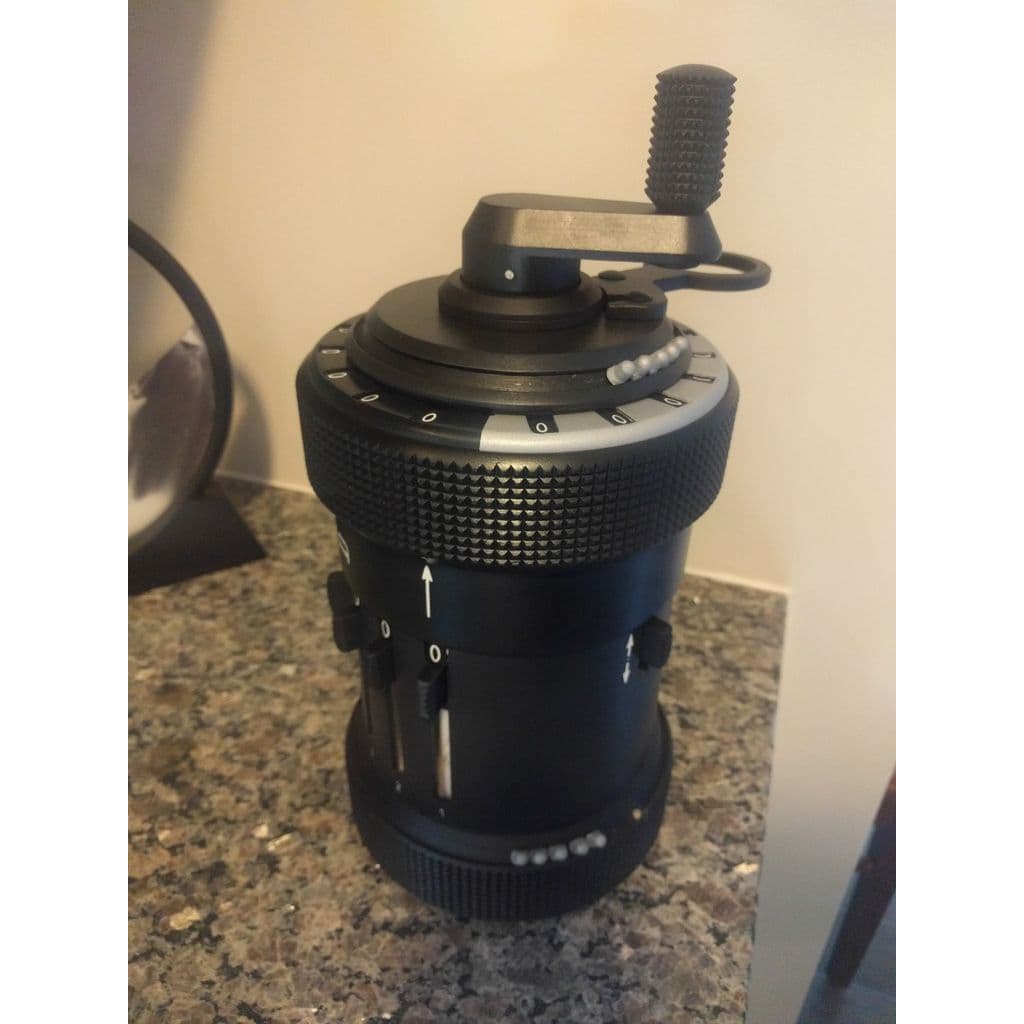 Curta Calculator Type I scaled at 3:1 — imagen 2
